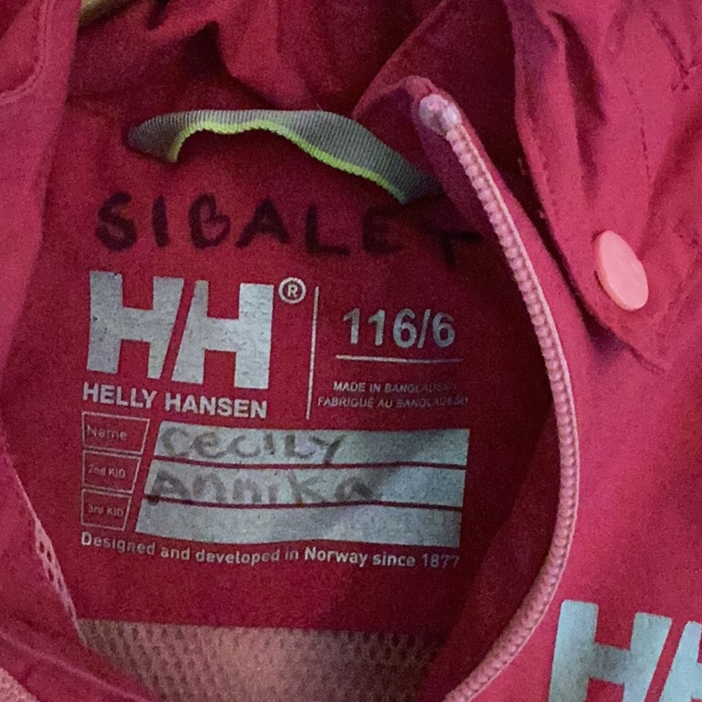 Helly Hansen kids shelter jacket, size 6 - Picture 2 of 3